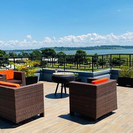 Hotel Nimaro Courts Entebbe Exterior foto