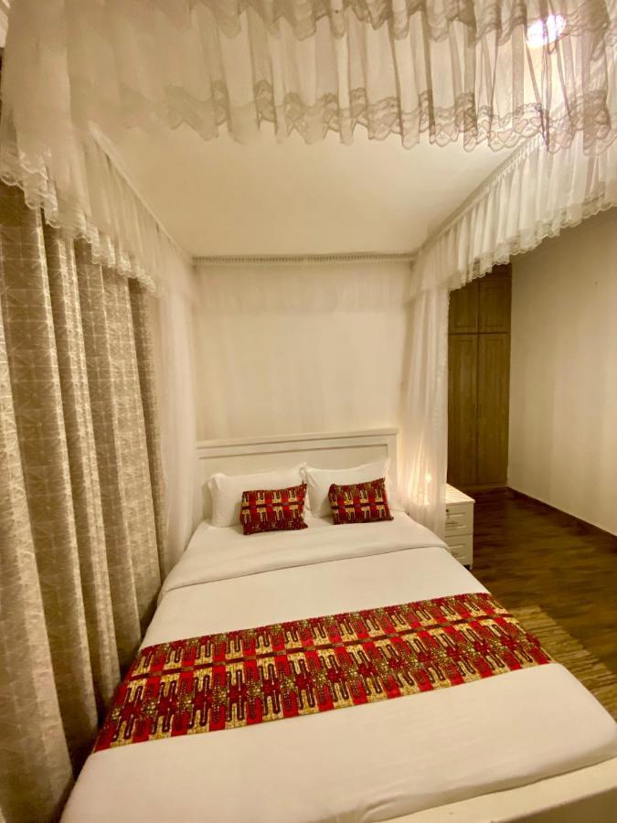 Hotel Nimaro Courts Entebbe Exterior foto
