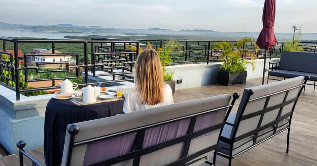 Hotel Nimaro Courts Entebbe Exterior foto