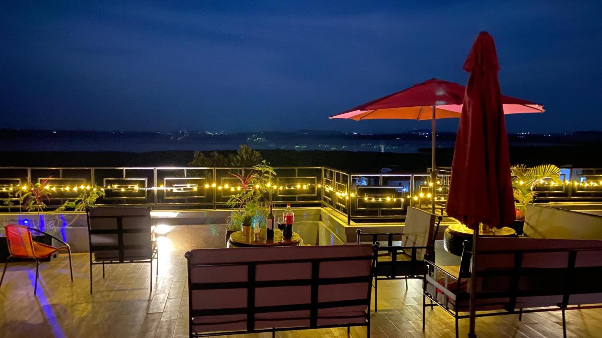 Hotel Nimaro Courts Entebbe Exterior foto