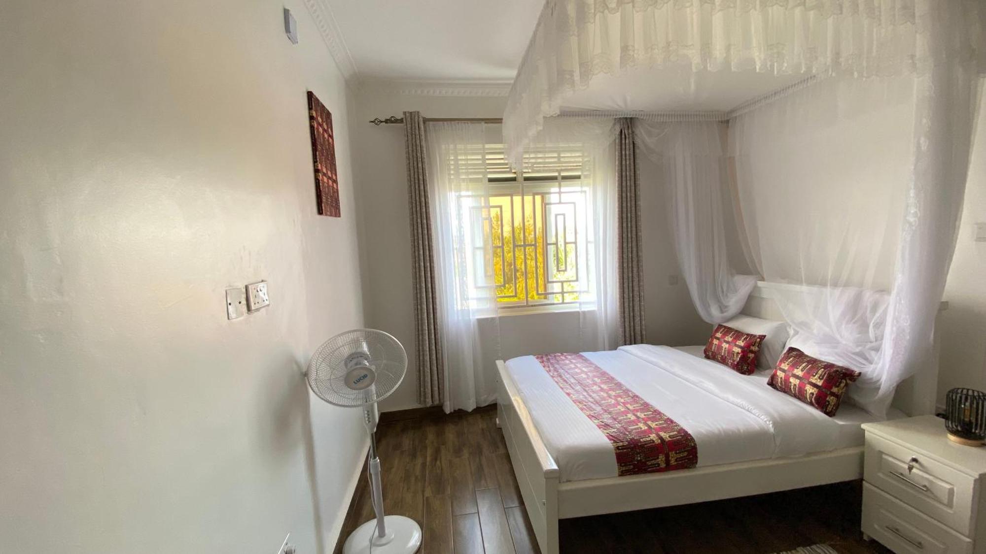 Hotel Nimaro Courts Entebbe Exterior foto