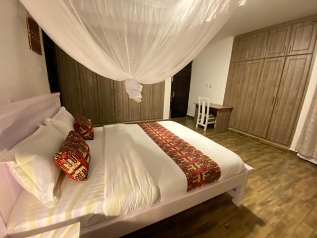 Hotel Nimaro Courts Entebbe Exterior foto