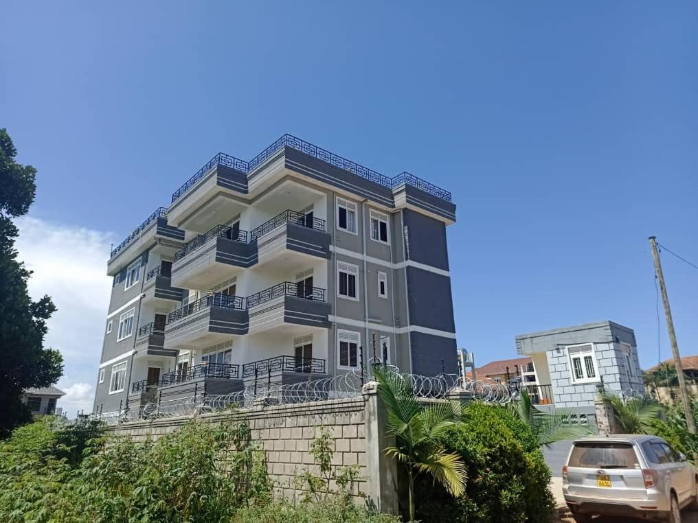 Hotel Nimaro Courts Entebbe Exterior foto