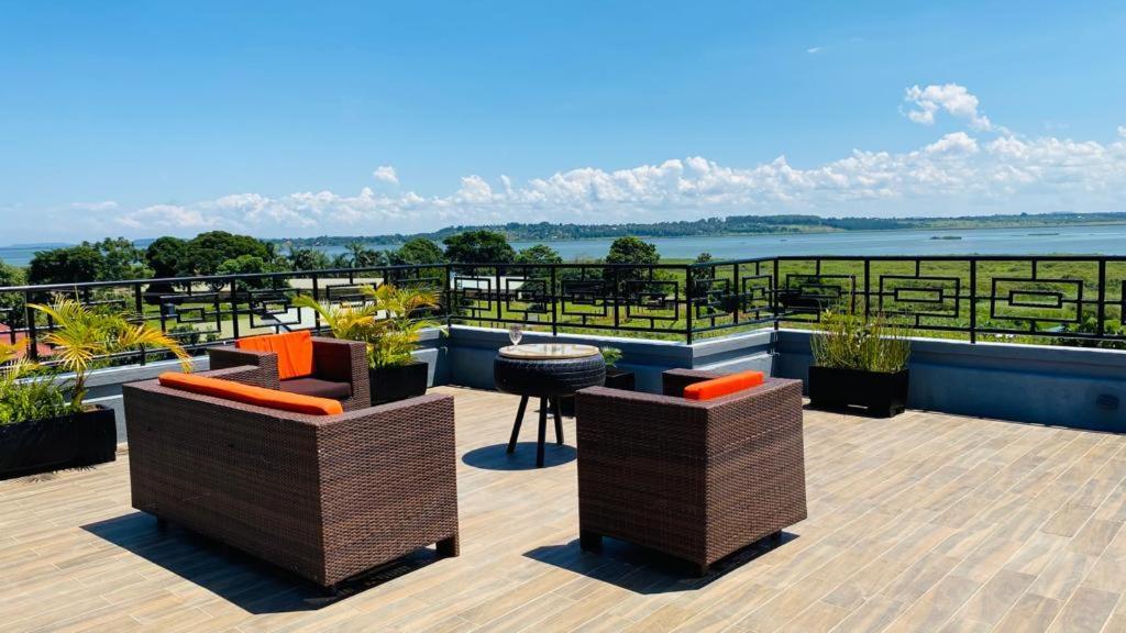 Hotel Nimaro Courts Entebbe Exterior foto